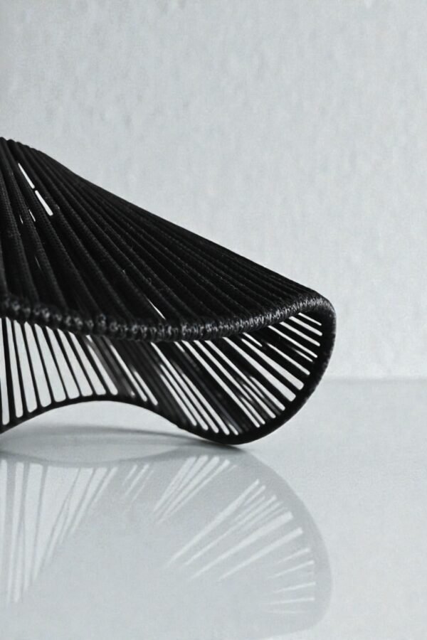 LAMPARA COLGANTE MODELO ORBITA -  DIAMETRO 40 CM - HILO PROPILENO NEGRO