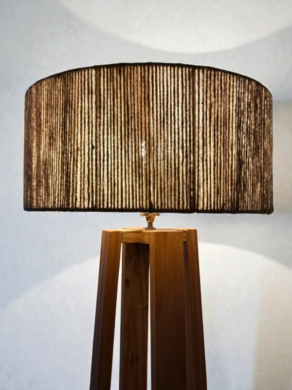 LAMPARA DE PIE MODELO NORDICA -  1,60 MTS  C/ARMAZON DIAMETRO 40 CM - MADERA + HILO YUTE NATURAL