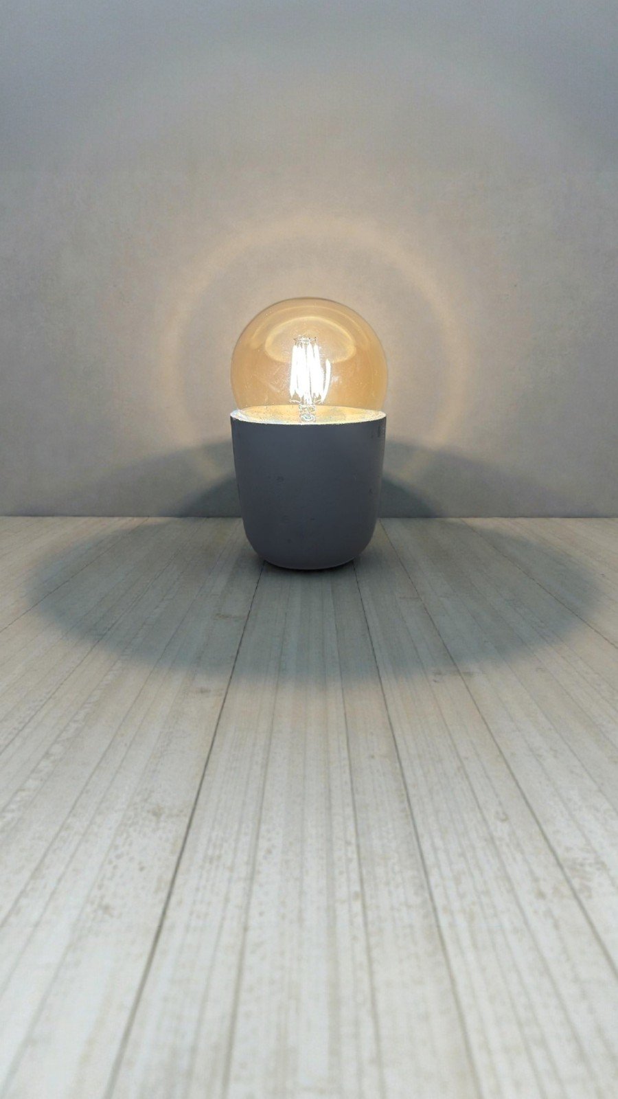 LAMPARA DE MESA MODELO COPA -  DIAMETRO 9 CM X 9CM ALTO - CEMENTO BLANCO