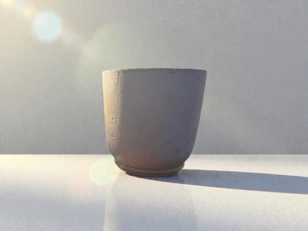 LAMPARA DE MESA MODELO COPA -  DIAMETRO 9 CM X 9CM ALTO - CEMENTO BLANCO